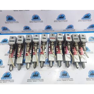 MOOG P/N A23765 SERVO VALVE D635-706 - USED